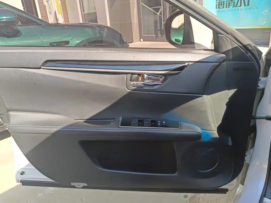Lexus ES — миниатюра 7