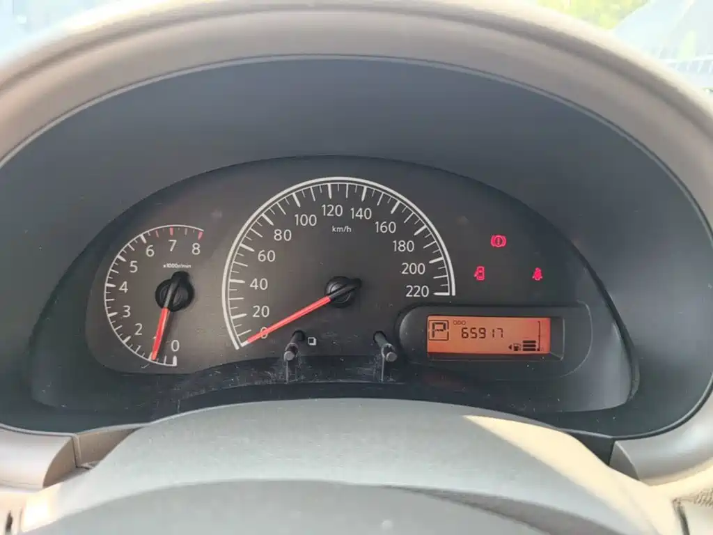 Nissan Sunny — миниатюра 12