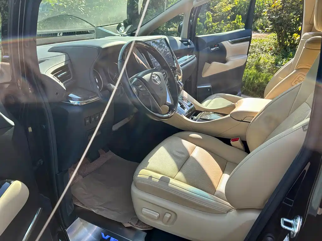 Toyota Vellfire — миниатюра 5