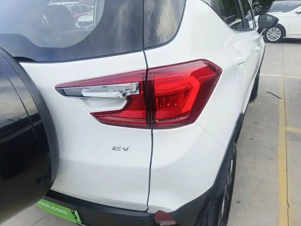 BYD Yuan EV — миниатюра 8