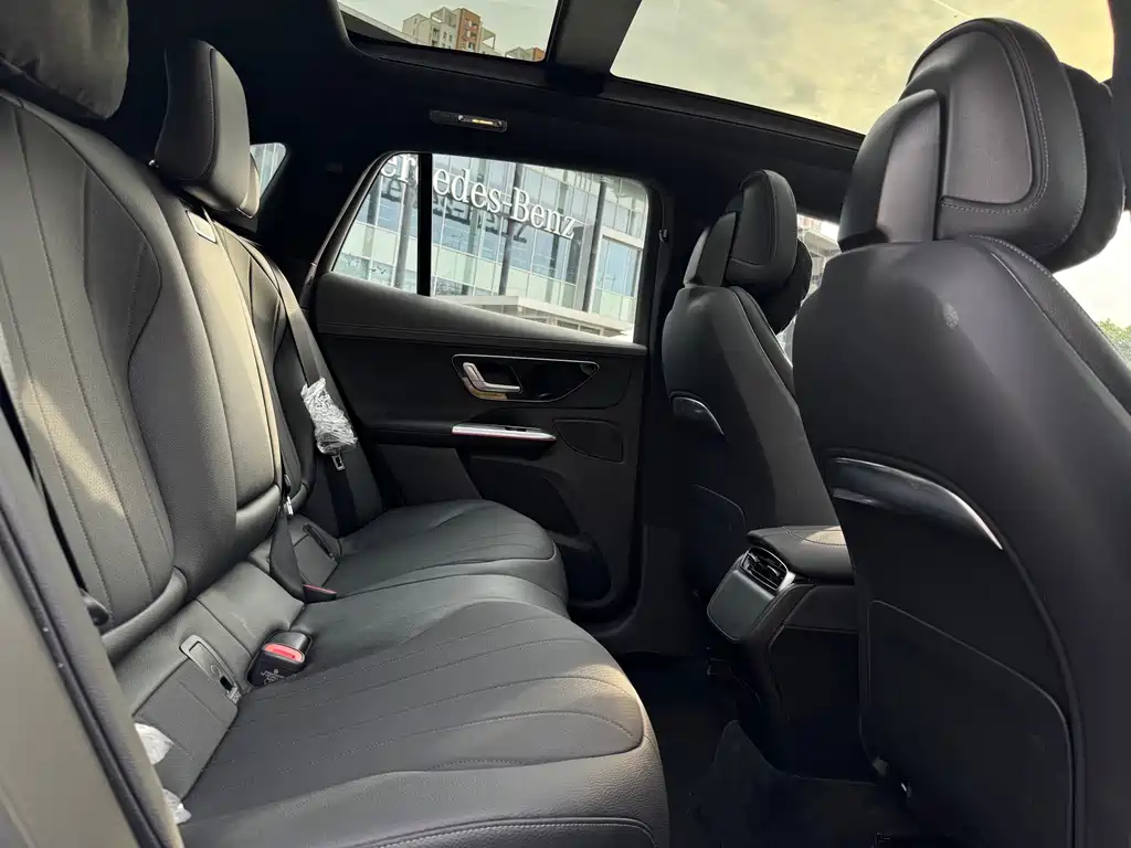 Mercedes-Benz EQE SUV — миниатюра 12