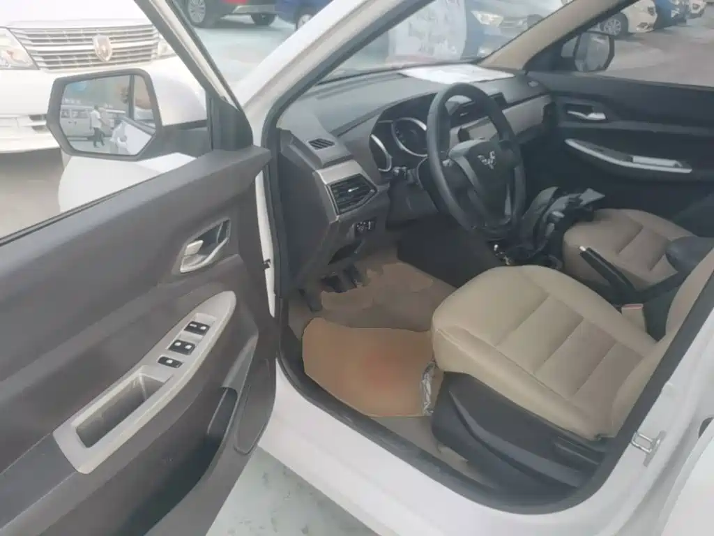 Wuling Hongguang — миниатюра 16