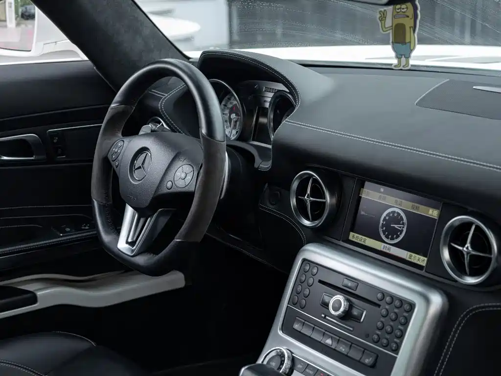 Mercedes-Benz SLS AMG — миниатюра 10