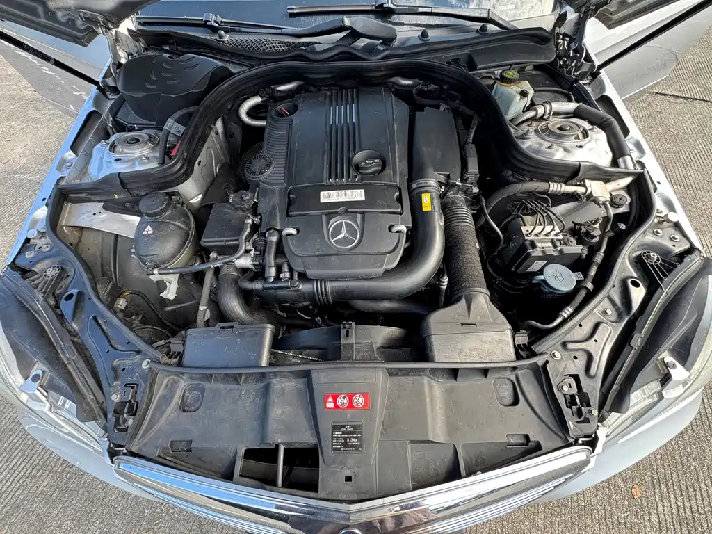 Mercedes-Benz E-Class — миниатюра 16