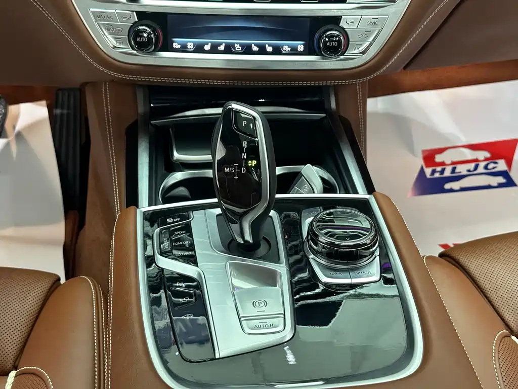 BMW 7 Series — миниатюра 13