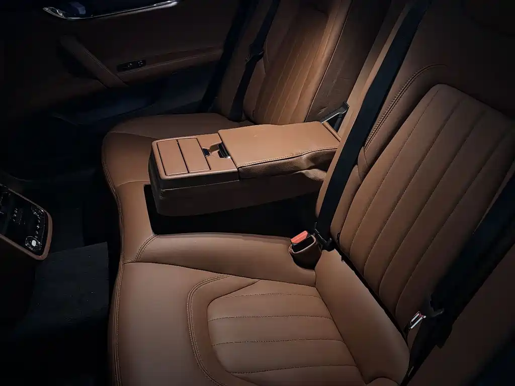 Maserati Quattroporte — миниатюра 10