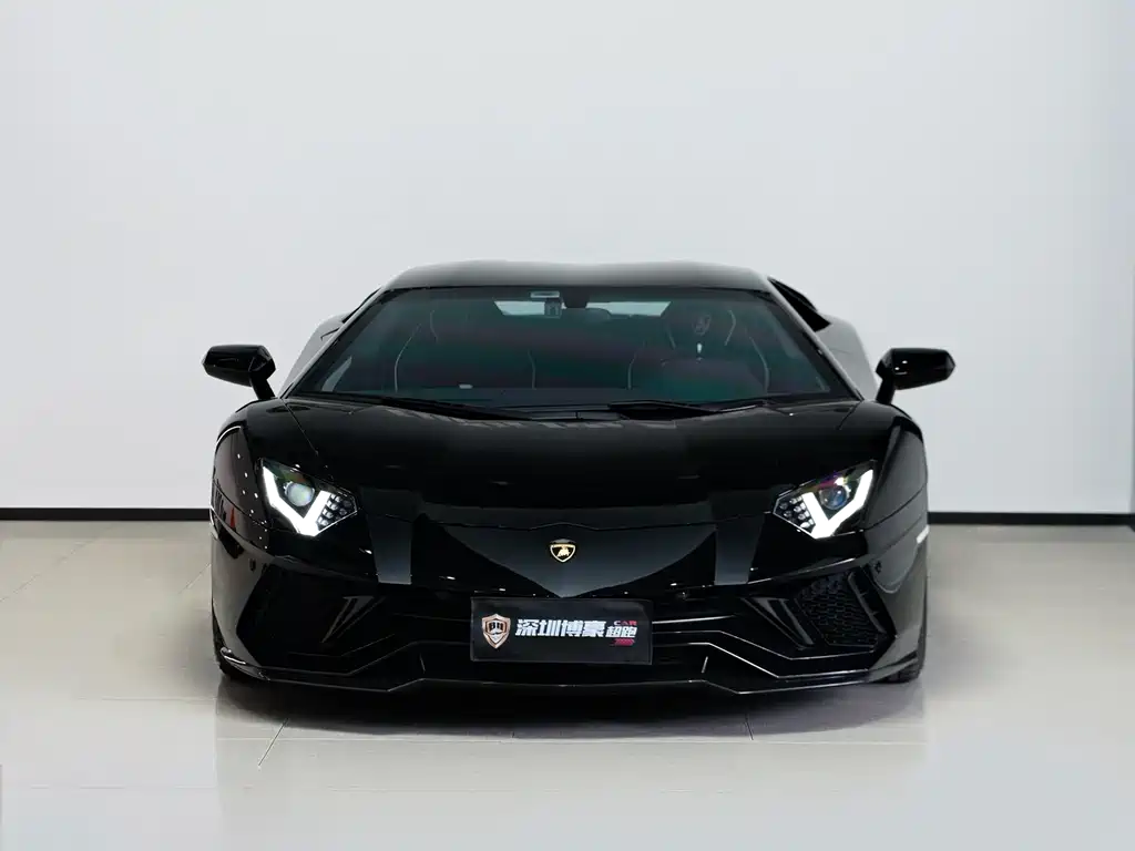 LAMBORGHINI AVENTADOR