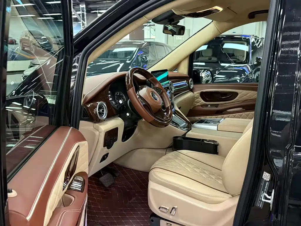 Mercedes-Benz Vito 2020 2.0T Elite 9 мест