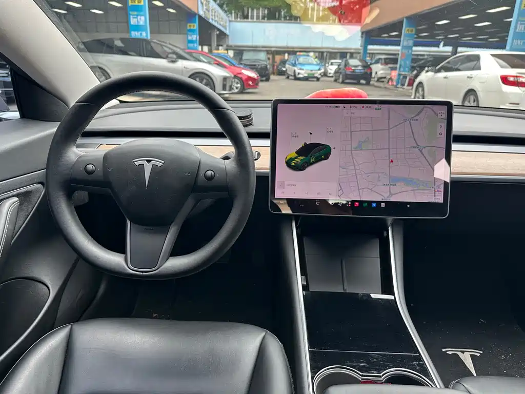 Tesla Model 3 — миниатюра 6