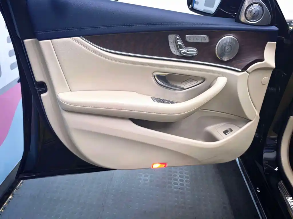 Mercedes-Benz E-Class — миниатюра 8