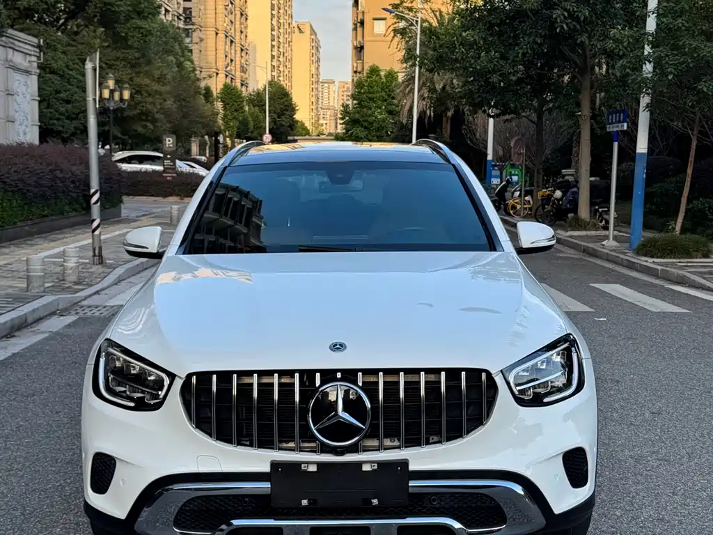 MERCEDES-BENZ GLC