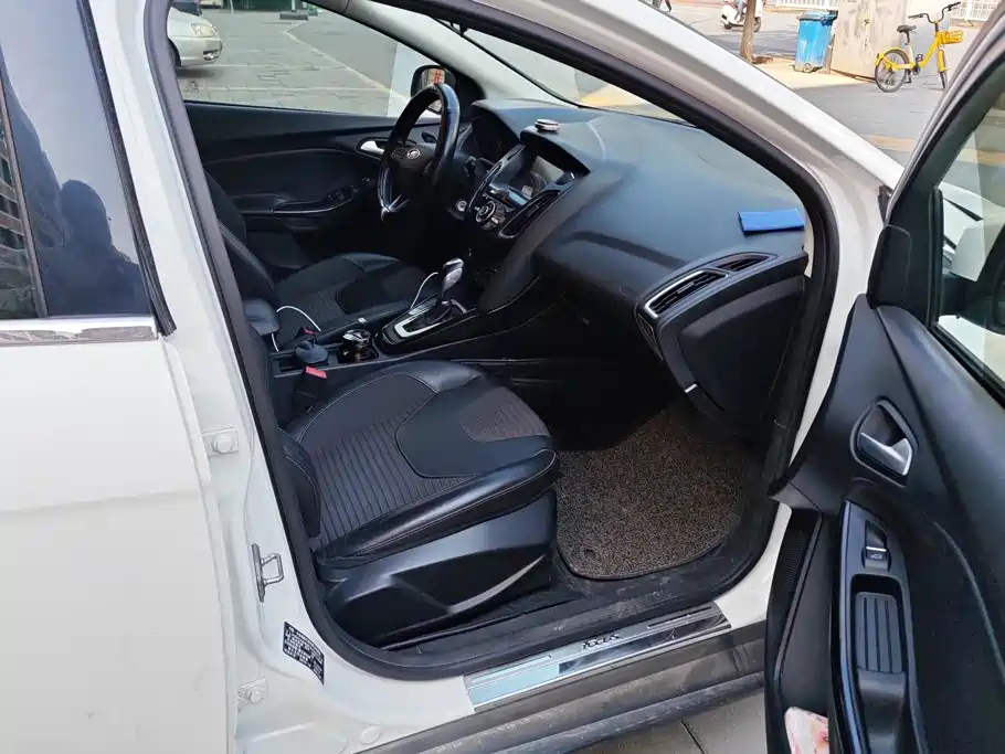 Ford Focus — миниатюра 8