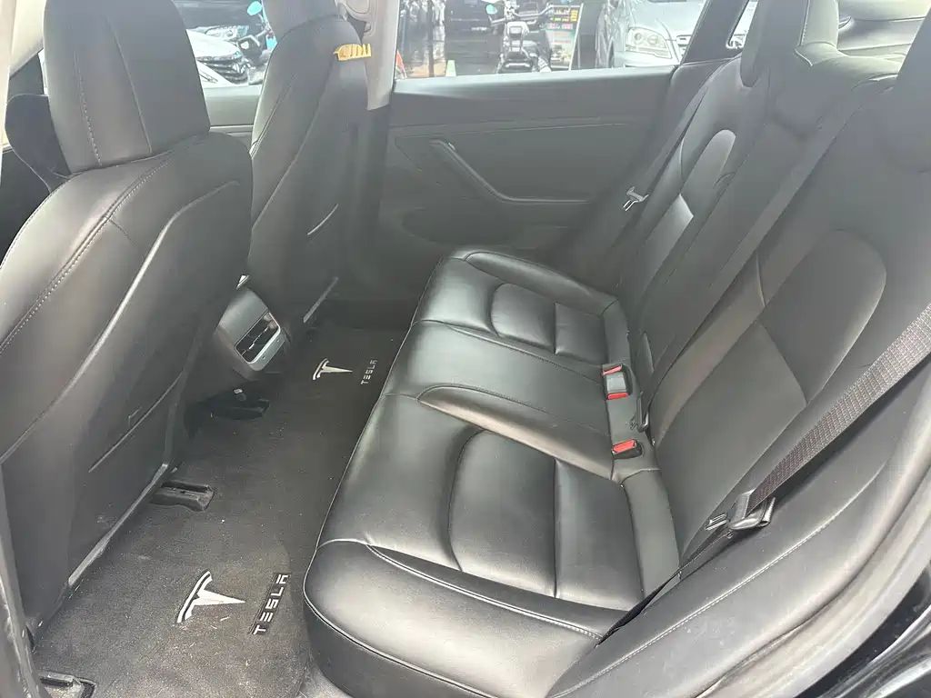 Tesla Model 3 — миниатюра 9