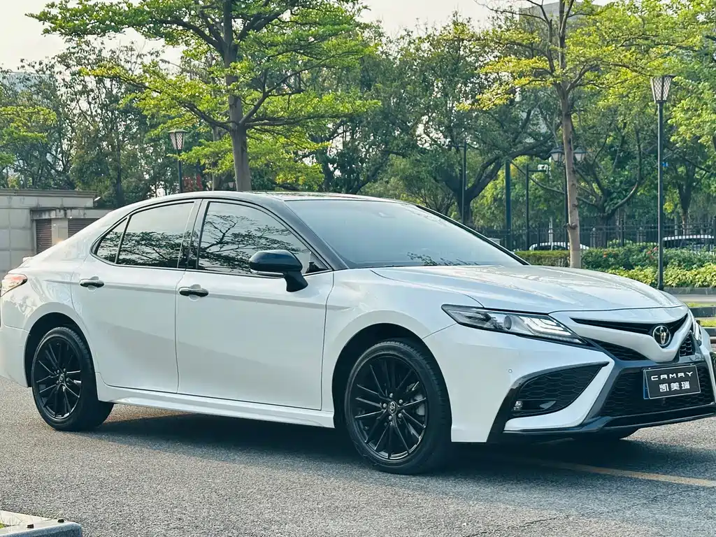 Toyota Camry — миниатюра 3