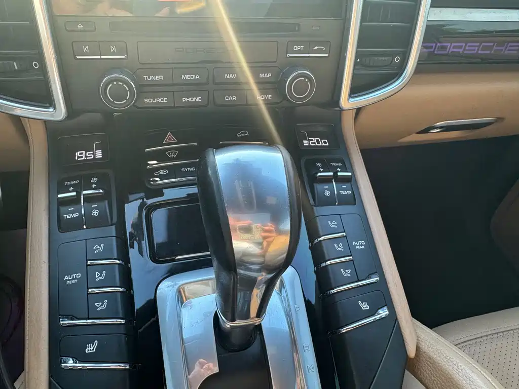 Porsche Cayenne — миниатюра 29