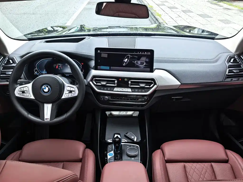 BMW iX3 — миниатюра 6