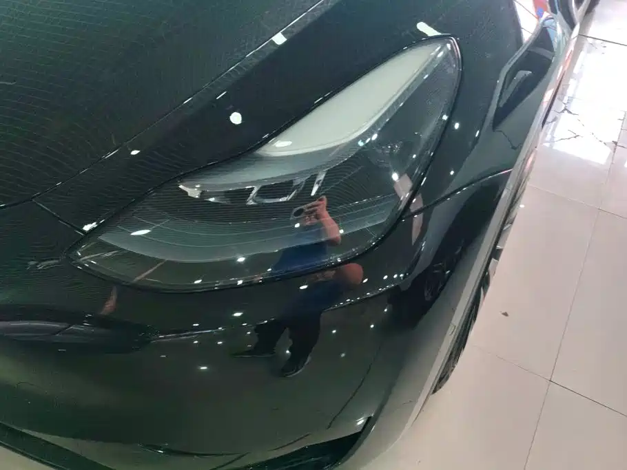 Tesla Model Y — миниатюра 5