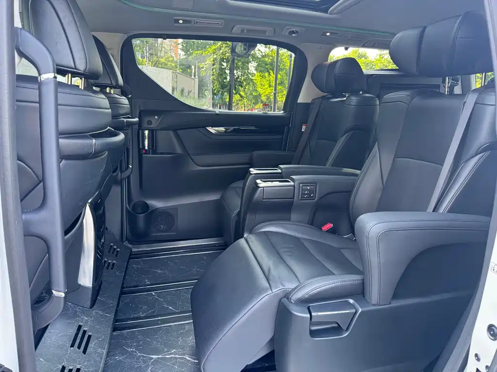 Toyota Vellfire 2023 2.5L HV Luxury