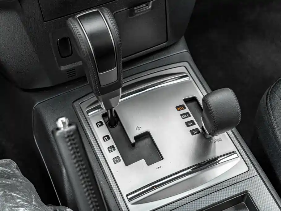 Mitsubishi Pajero (Import) — миниатюра 31