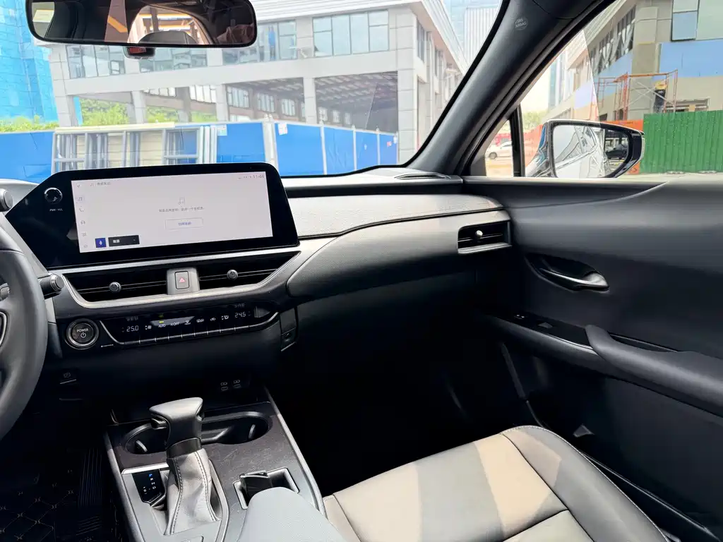 Lexus UX — миниатюра 8