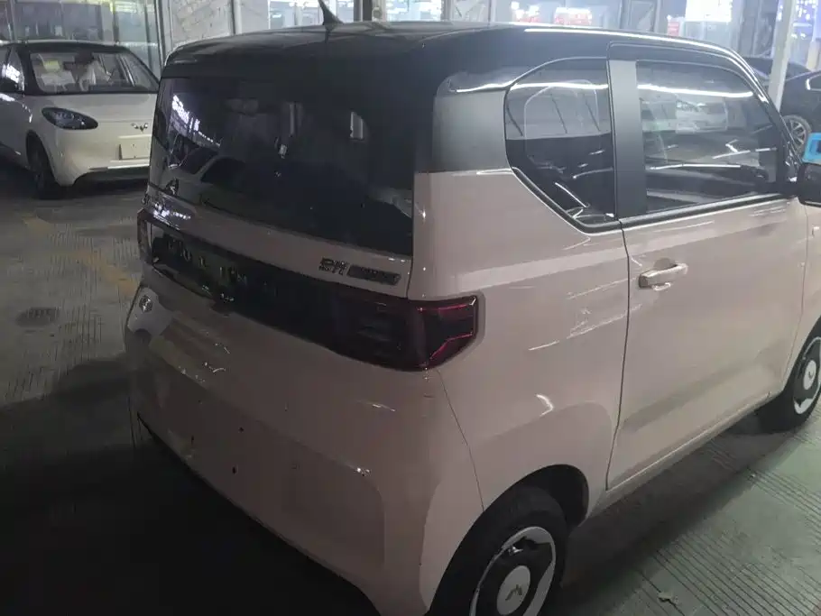 Wuling MINIEV — миниатюра 3