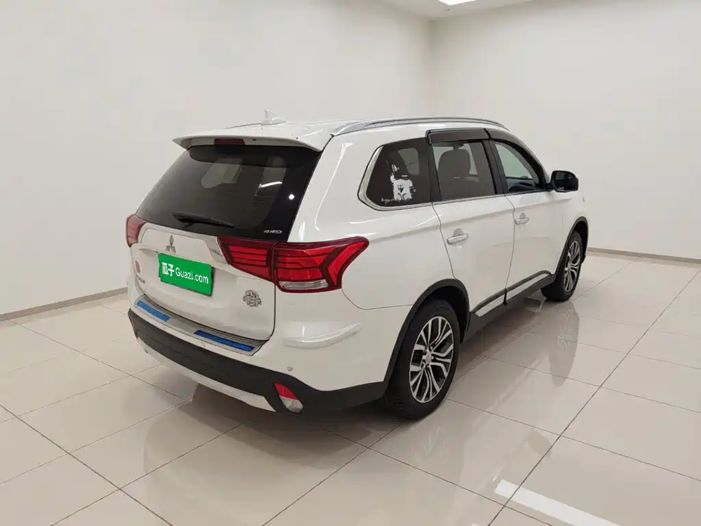 Mitsubishi Outlander — миниатюра 6