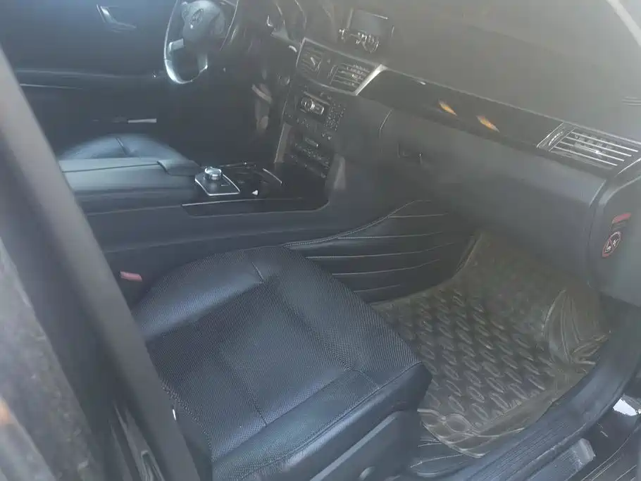 Mercedes-Benz E-Class — миниатюра 8