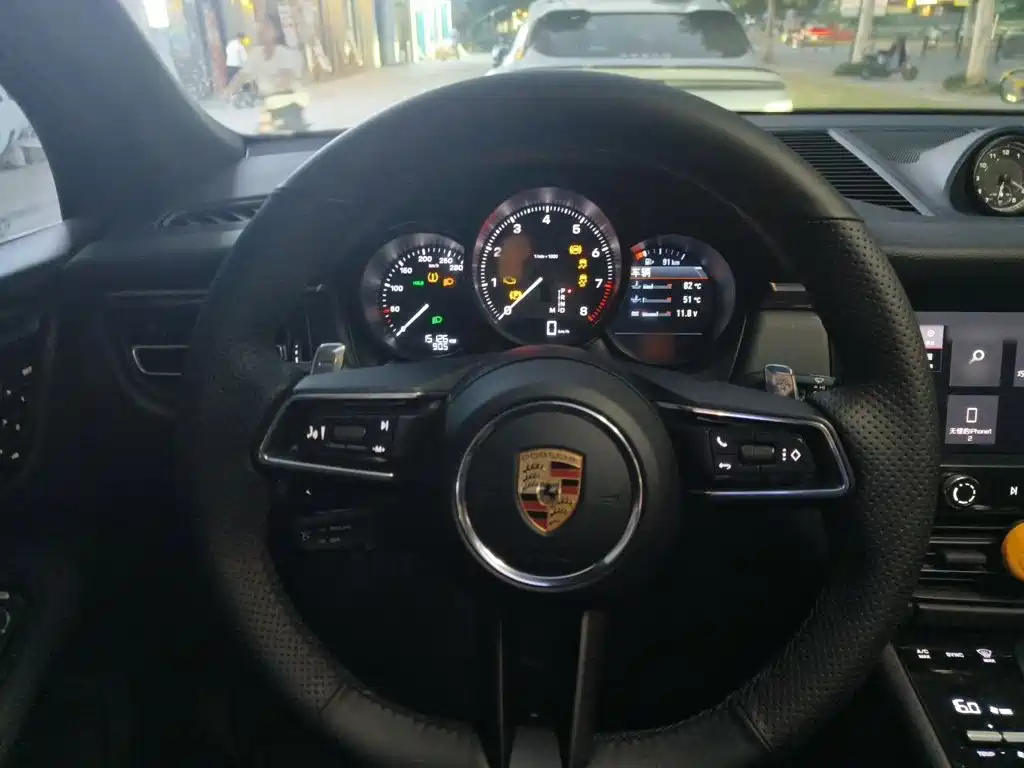 Porsche Macan — миниатюра 12