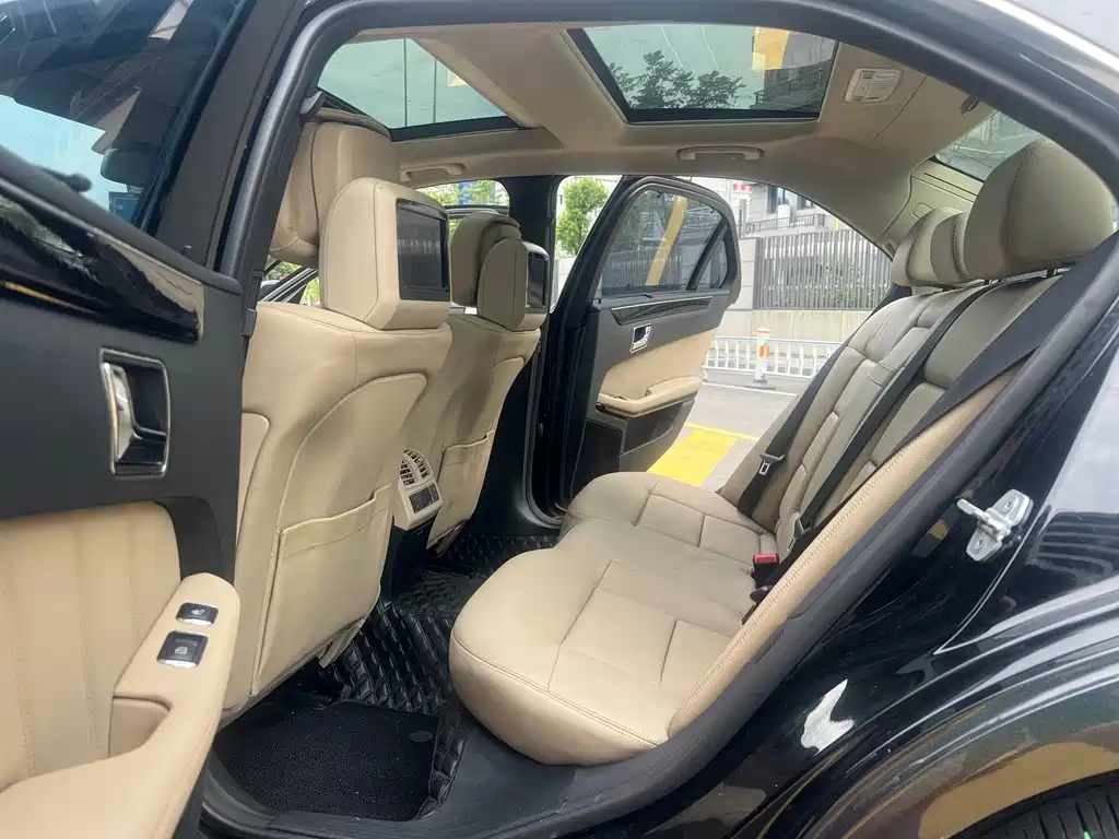 Mercedes-Benz E-Class — миниатюра 15