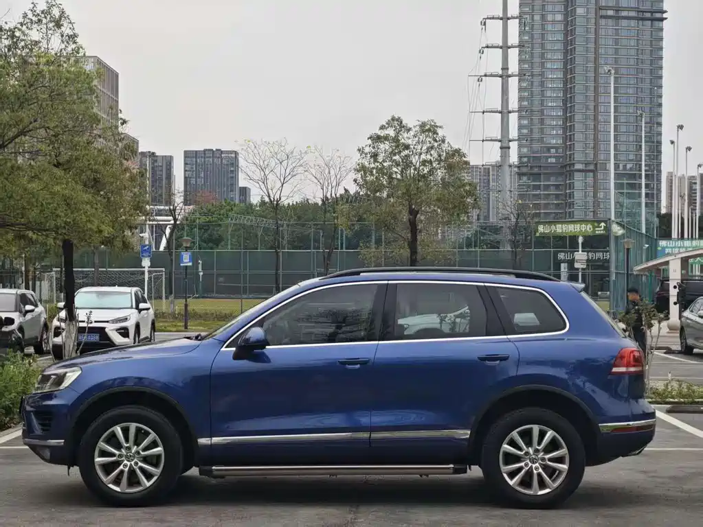 VOLKSWAGEN TOUAREG