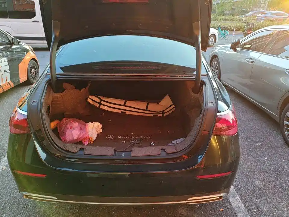 Mercedes-Benz E-Class — миниатюра 9
