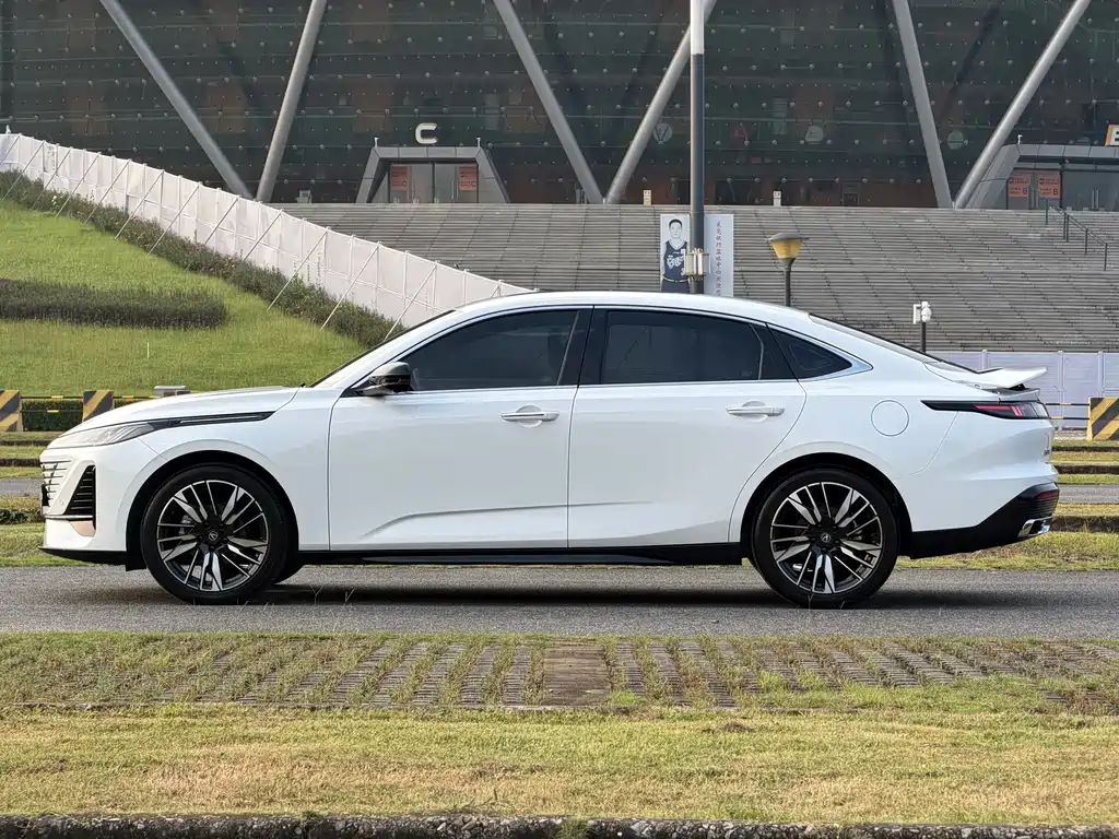 Changan Eado — миниатюра 5