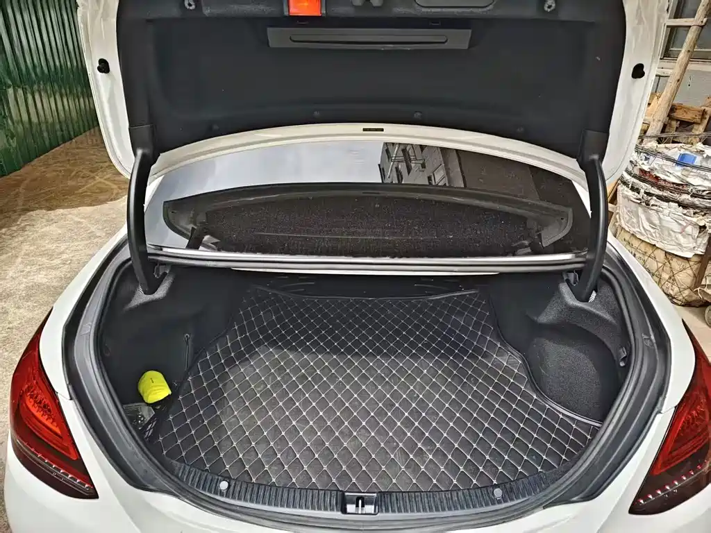 Mercedes-Benz C-Class — миниатюра 6