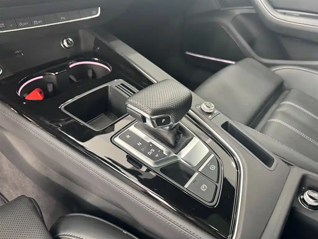 Audi A4L 2025 200 Enjoy 40 TFSI Luxury B&O