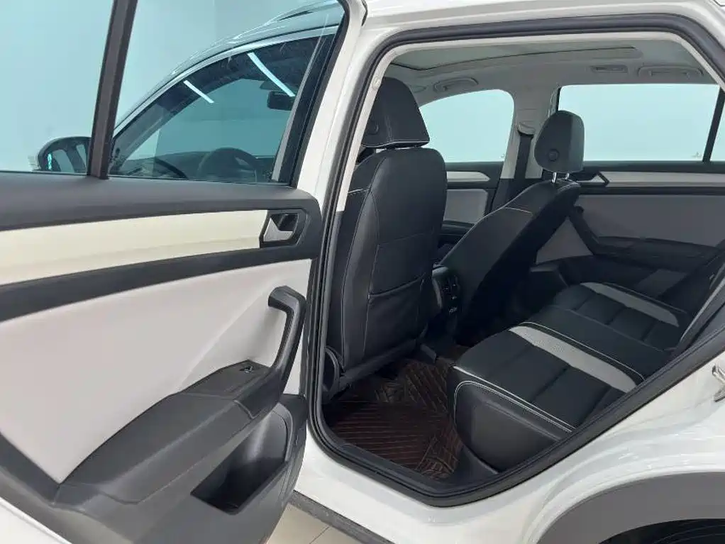 Volkswagen T-Roc — миниатюра 11