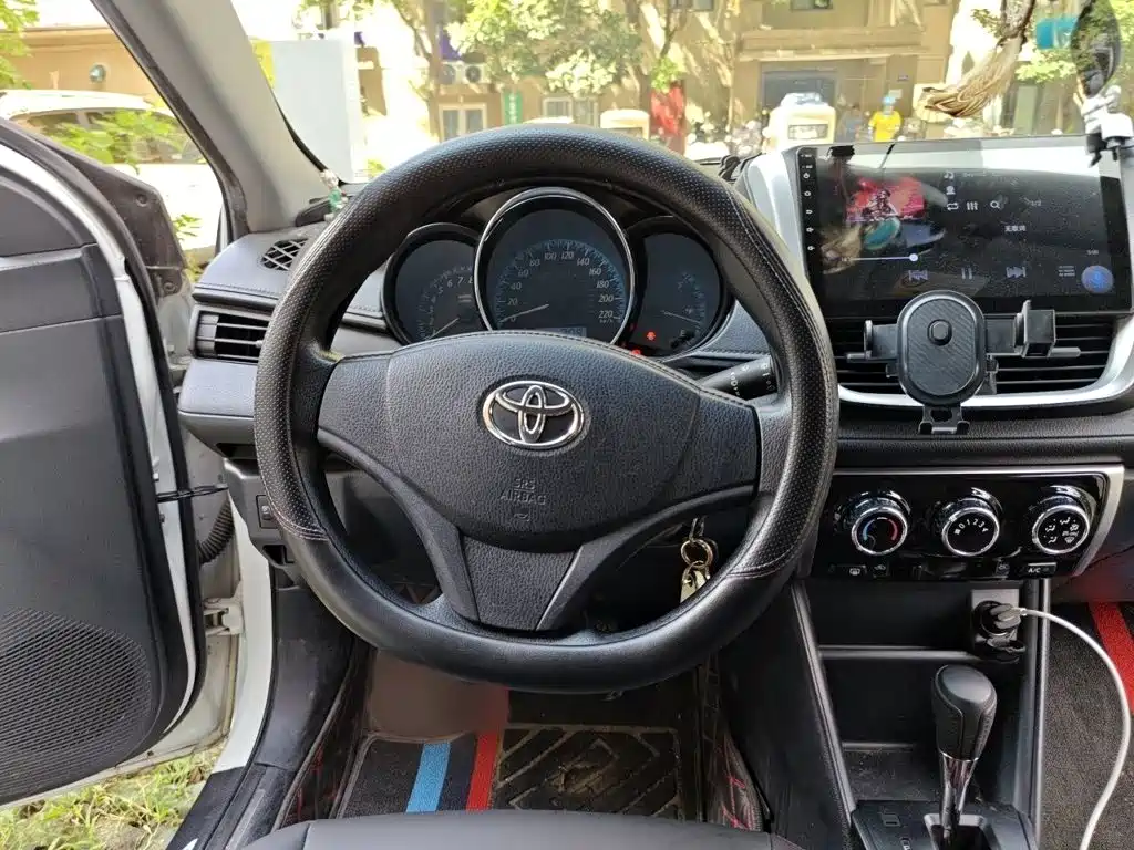 Toyota Yaris L — миниатюра 3