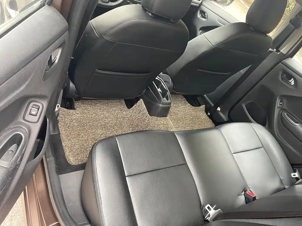 Peugeot 301 2014 1.6L MT Comfort