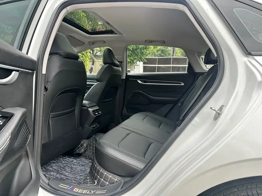 Geely Emgrand 2025 4 1.5L CVT