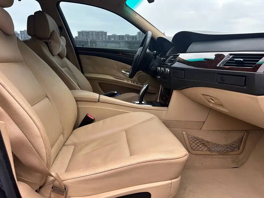 BMW 5 Series — миниатюра 10