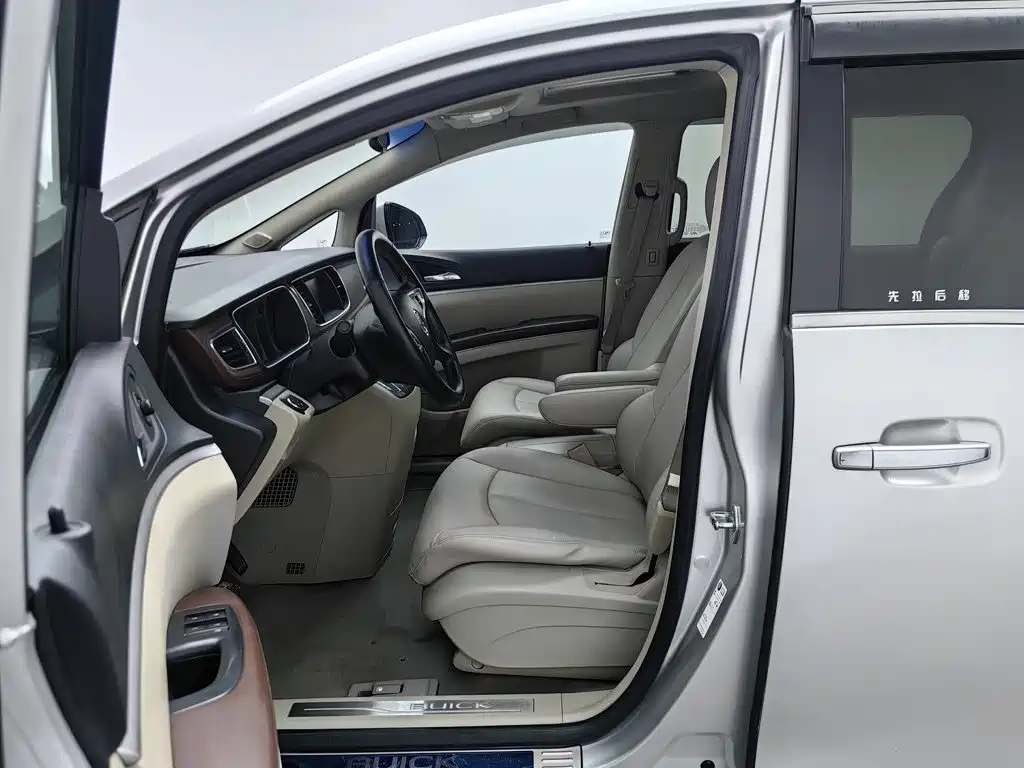 Buick GL8 — миниатюра 10