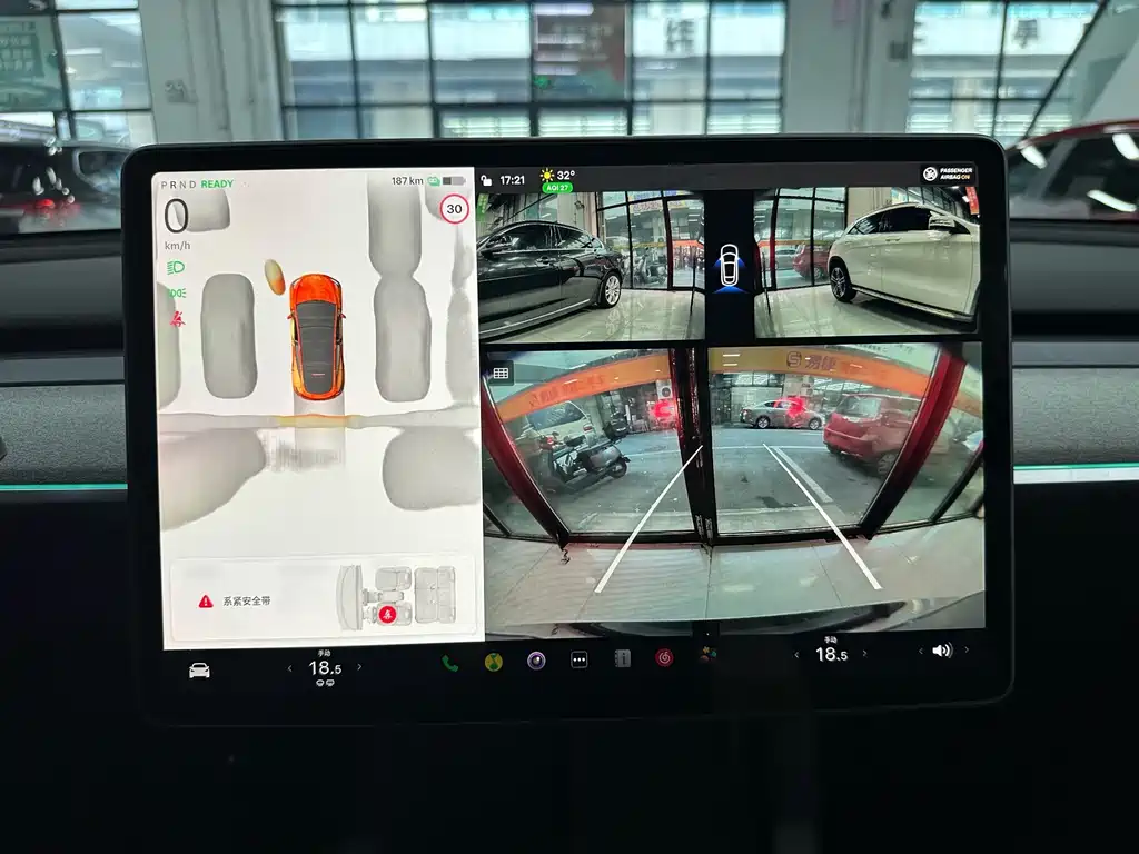Tesla Model Y — миниатюра 9