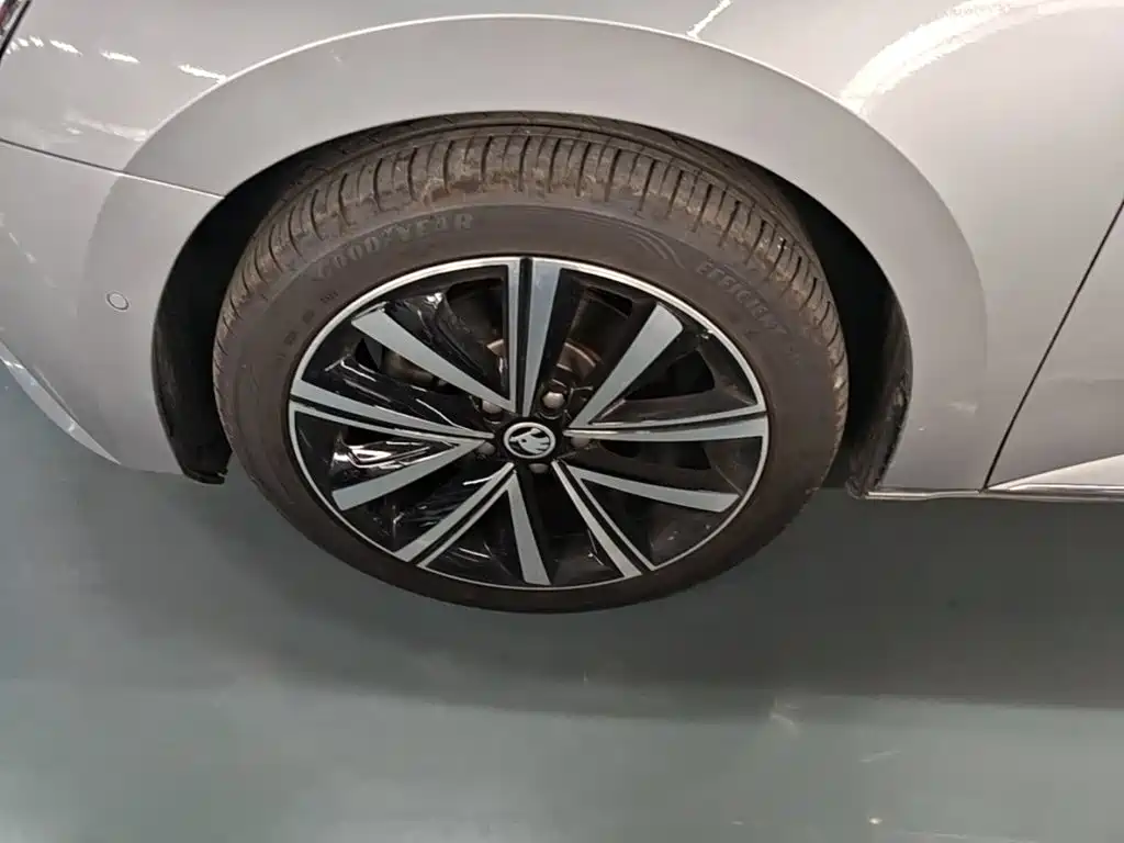 Skoda Superb — миниатюра 23
