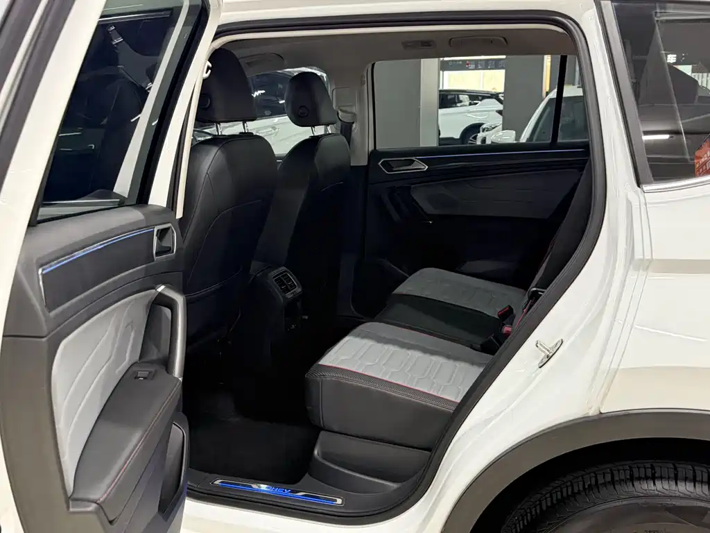 Volkswagen Tiguan L New Energy - фото 12
