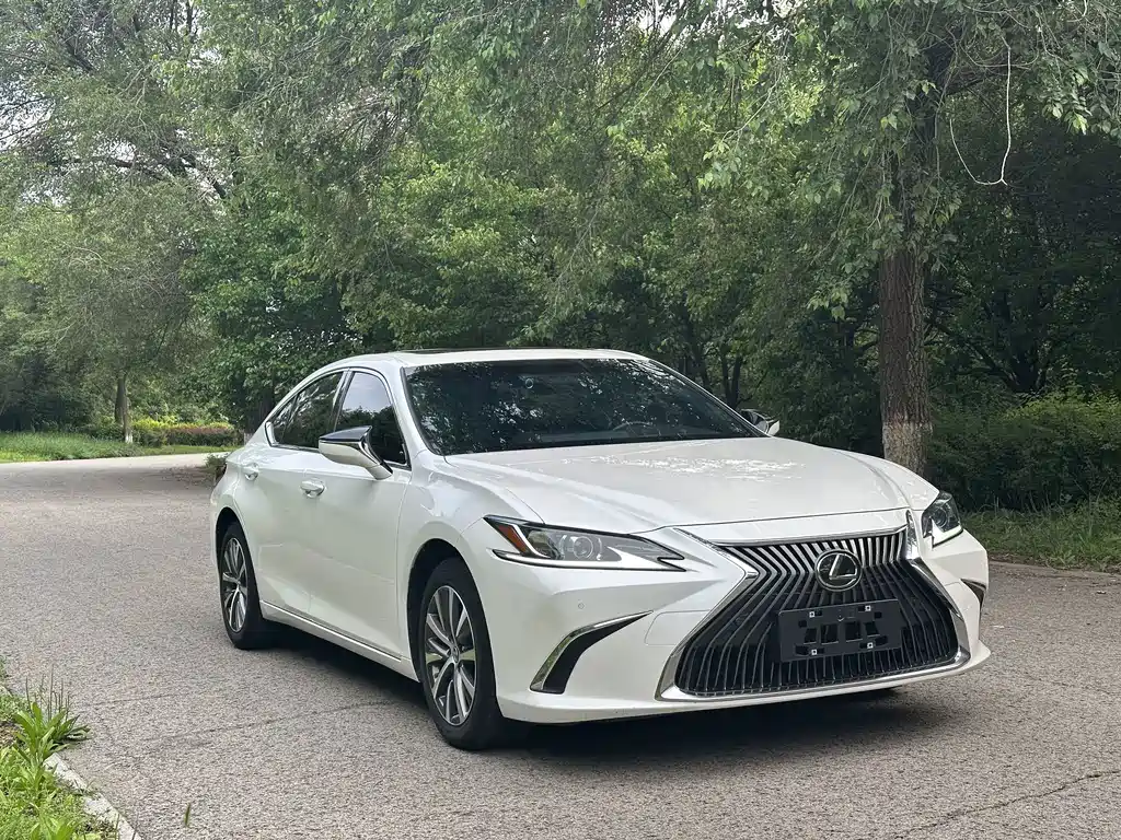 Lexus ES — миниатюра 3