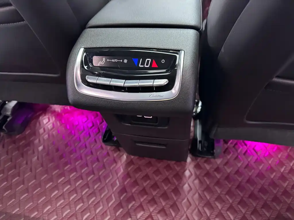 Cadillac XT6 — миниатюра 15