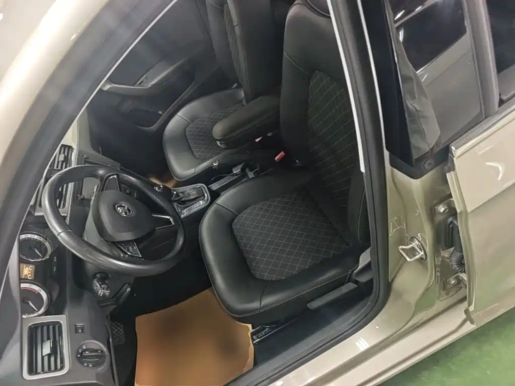 Skoda Rapid — миниатюра 15