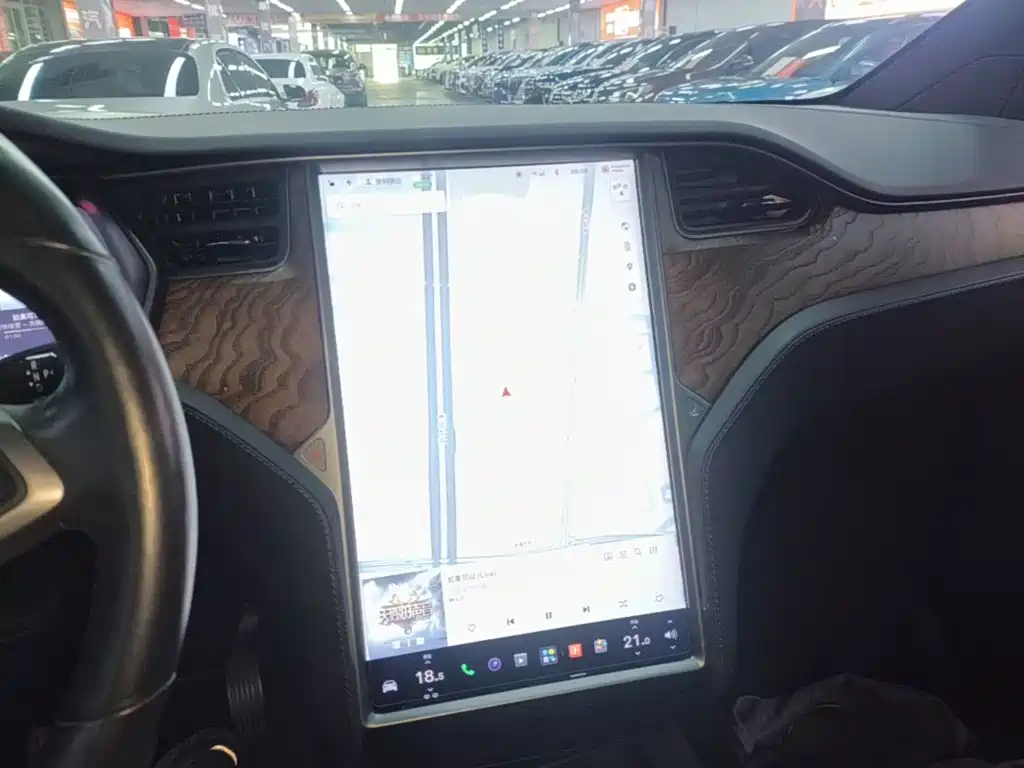 Tesla Model X — миниатюра 13