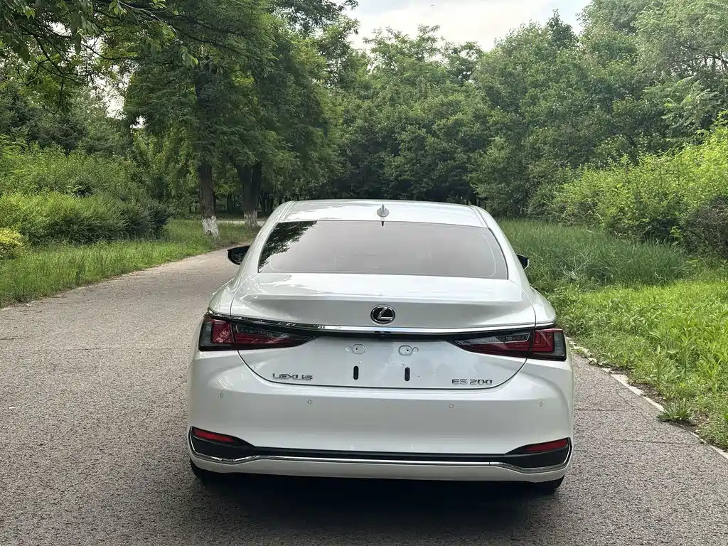 Lexus ES — миниатюра 5