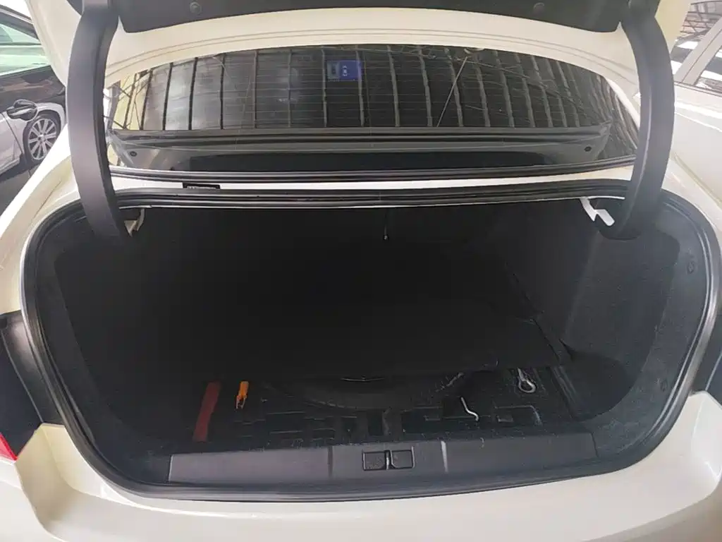 Peugeot 408 — миниатюра 19