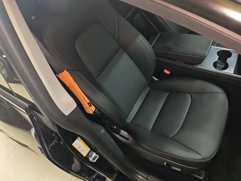Tesla Model Y — миниатюра 25